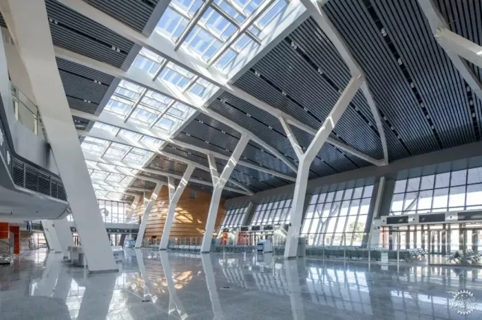 Steel Modernong Minimalist nga Station Building